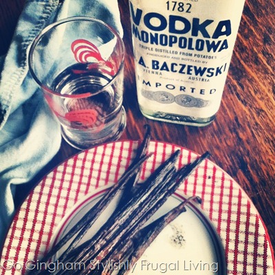 Go Gingham: Homemade vanilla extract