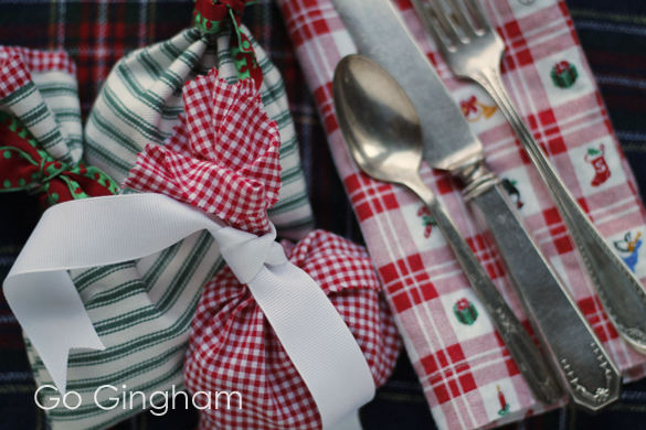 Fabric gift wrap and napkins Go Gingham