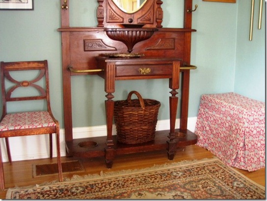 How to organize home entryway