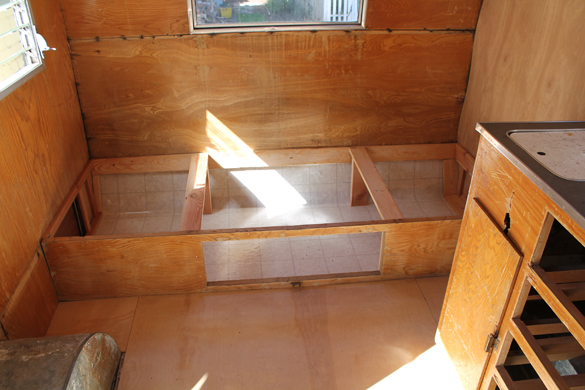 Bed area with supports Go Gingham