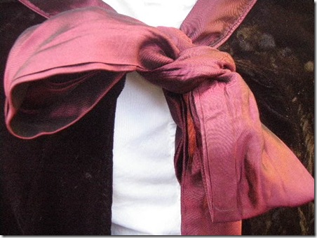 Winter cape bow detail