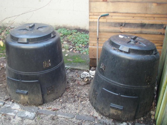 Double compost bins